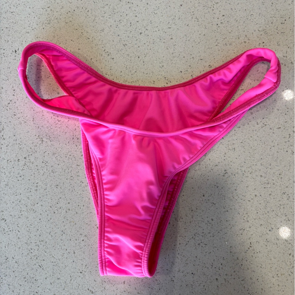 Minimal animale bikini bottom in hot pink. Size Small!